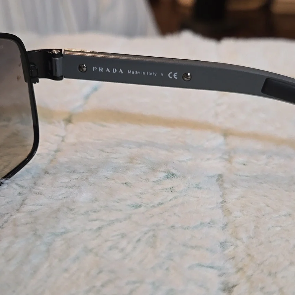 Authentic Prada sunglasses - Picture 5 of 10